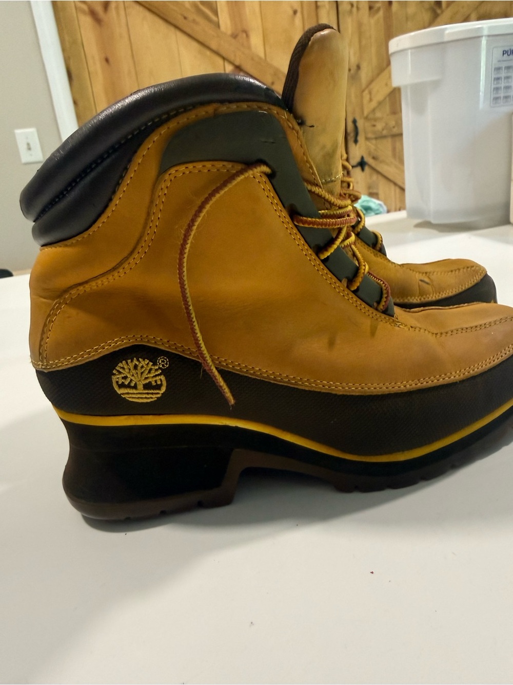 Timberland womens Tan and Black Leather Lace-Up Hiking Boots